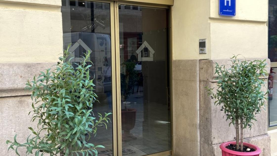Puertas automáticas de acceso al establecimiento.