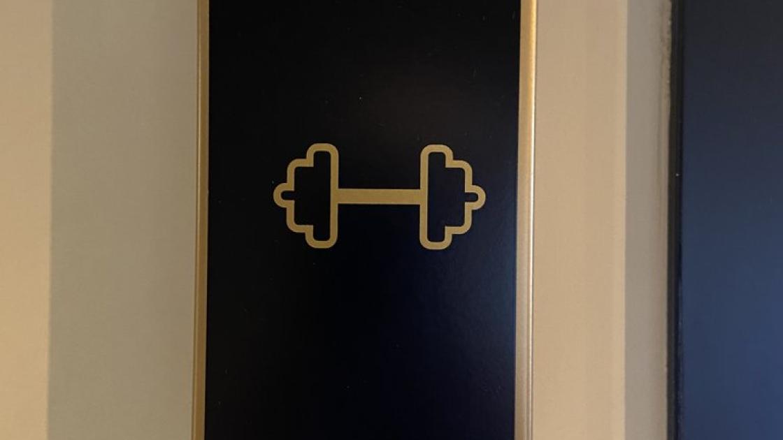 Señalización zona gimnasio.