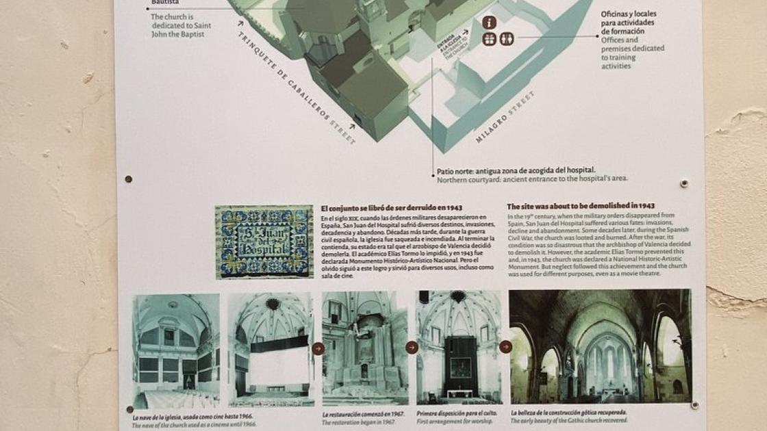 Cartel expositivo accesible de la arquitectura anterior del monumento.