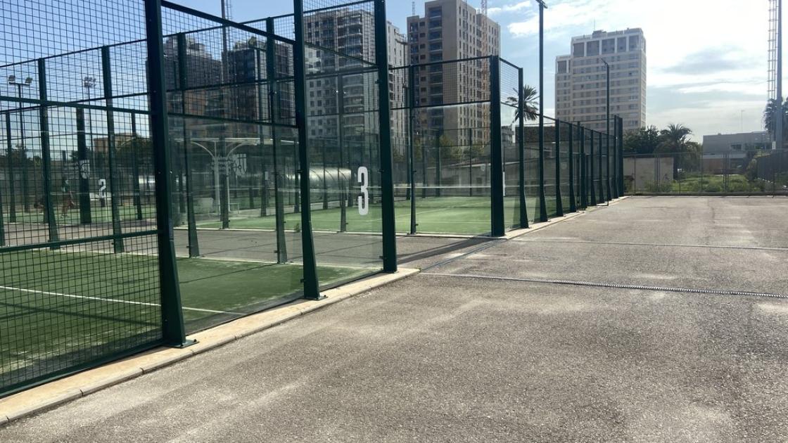 Campos de entrenamiento accesibles.