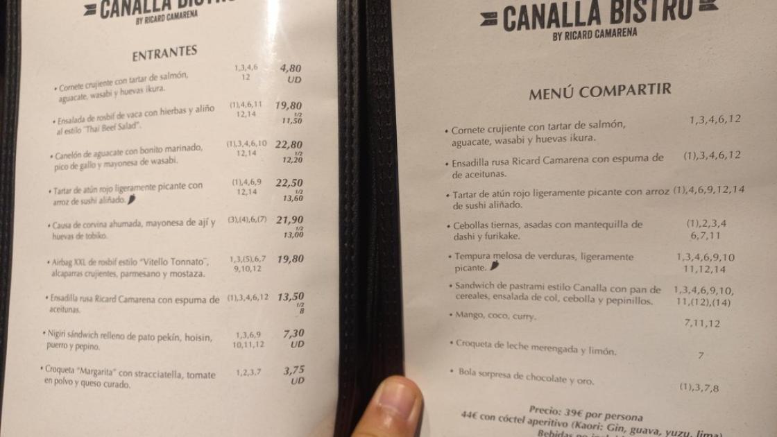 Carta amb informació de fàcil comprensió i contrastada respecte al color del fons.