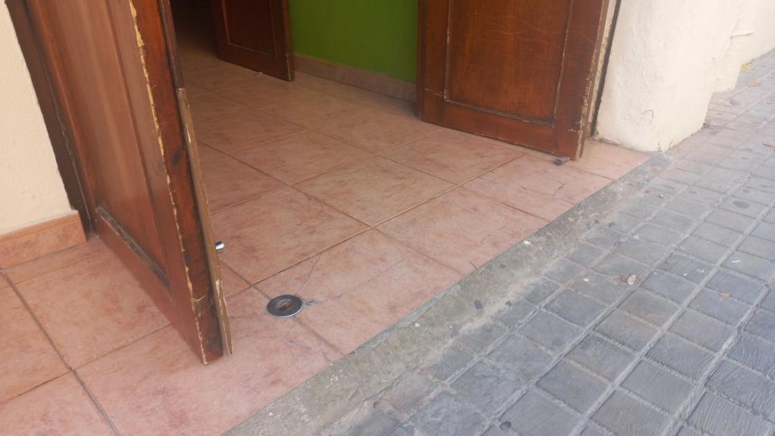 Establishment with flat and obstacle-free access.