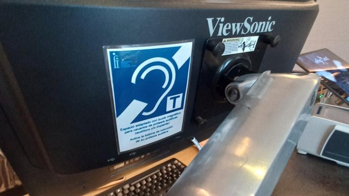 Disponibilidad de bucle magnético en zona de recepción.