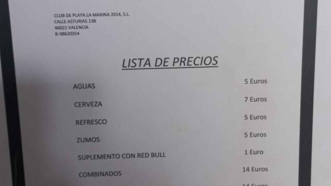 Informació d'interès contrastada respecte al color de fons i amb mida adequada respecte a la distància de lectura.