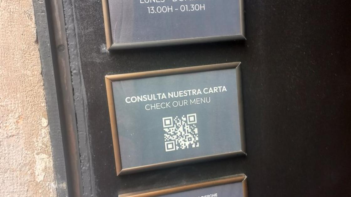 Sistemes tecnològics per accedir a la informació d'interès a través de dispositius mòbils.