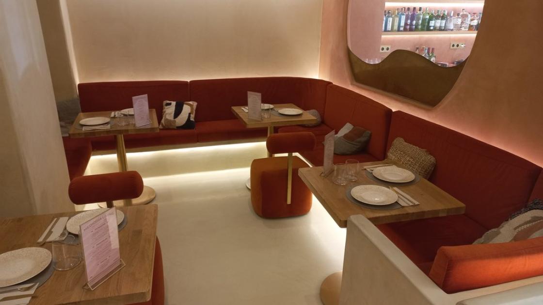 Adequate and homogeneous lighting, without shadow areas or elements that emit reflections or flashes.