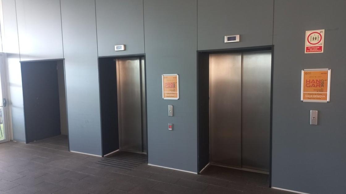 Elevator module contrasted with respect to the vertical parameter and notices through audiovisual information.