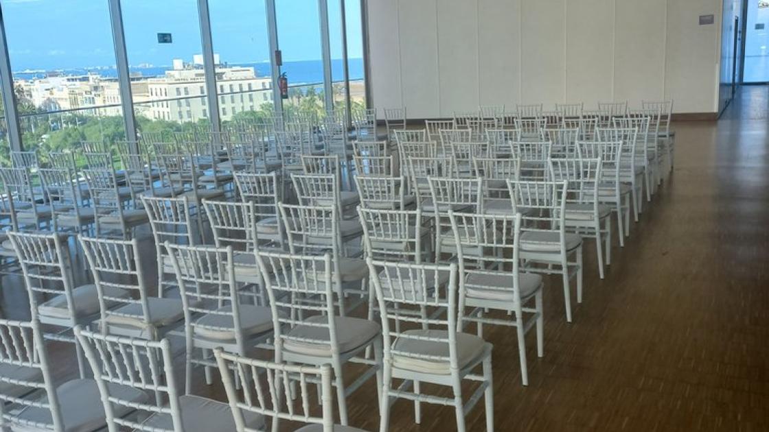 Routes defined by furniture arrangement and adequate lighting.
