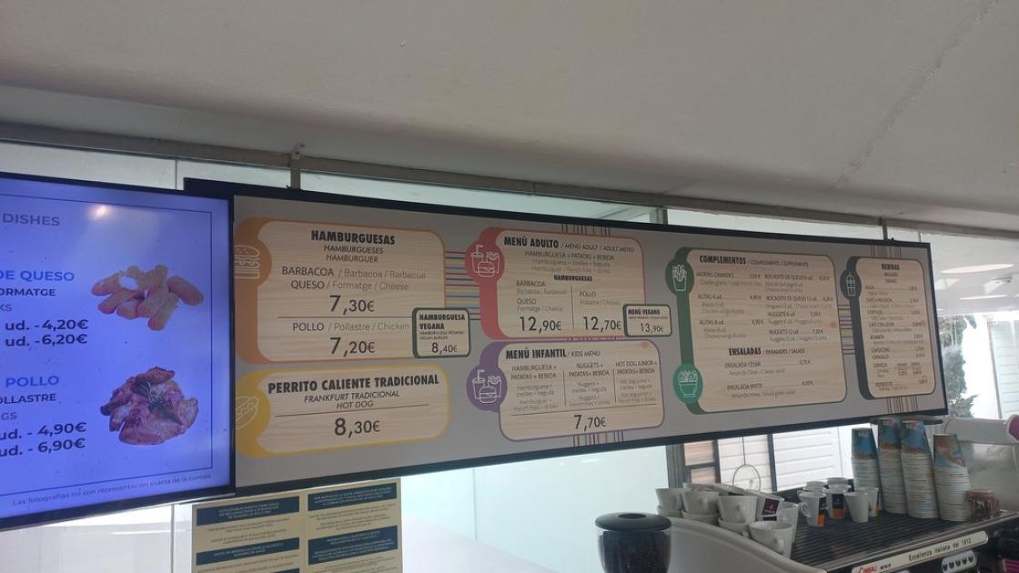 Panells informàtics per a la informació d'interès.