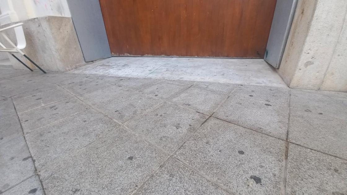 Flat and obstacle-free access.