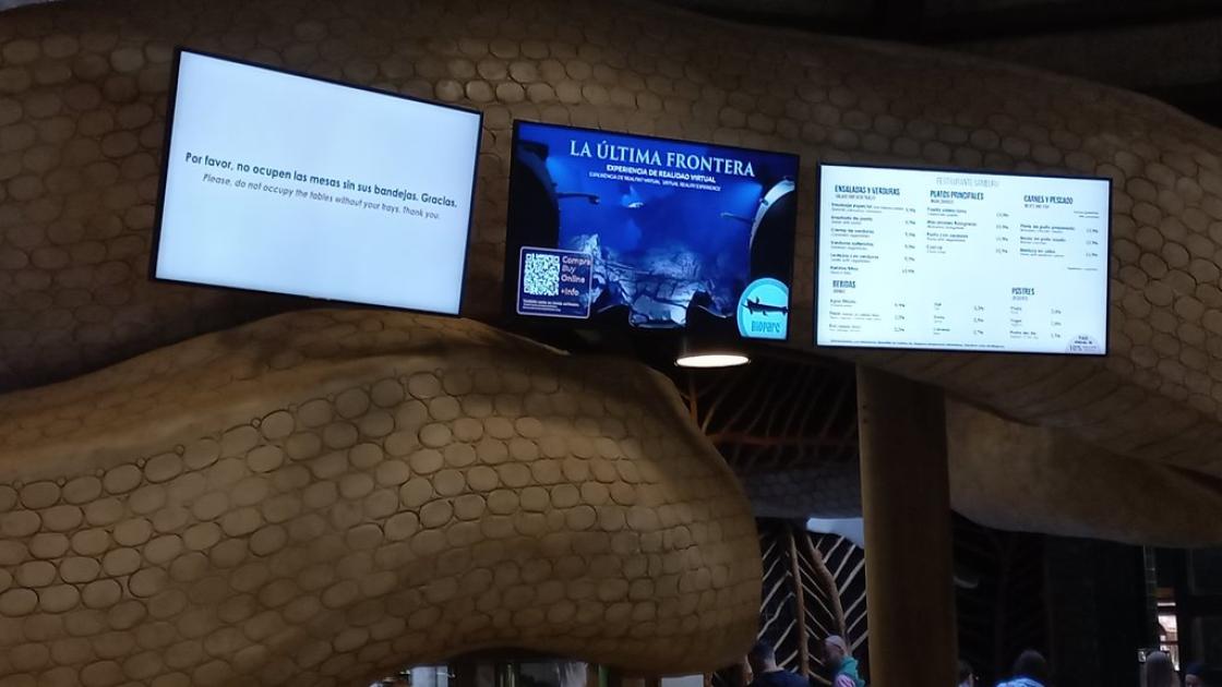 Digital screens for communicating relevant information through text and image composition.