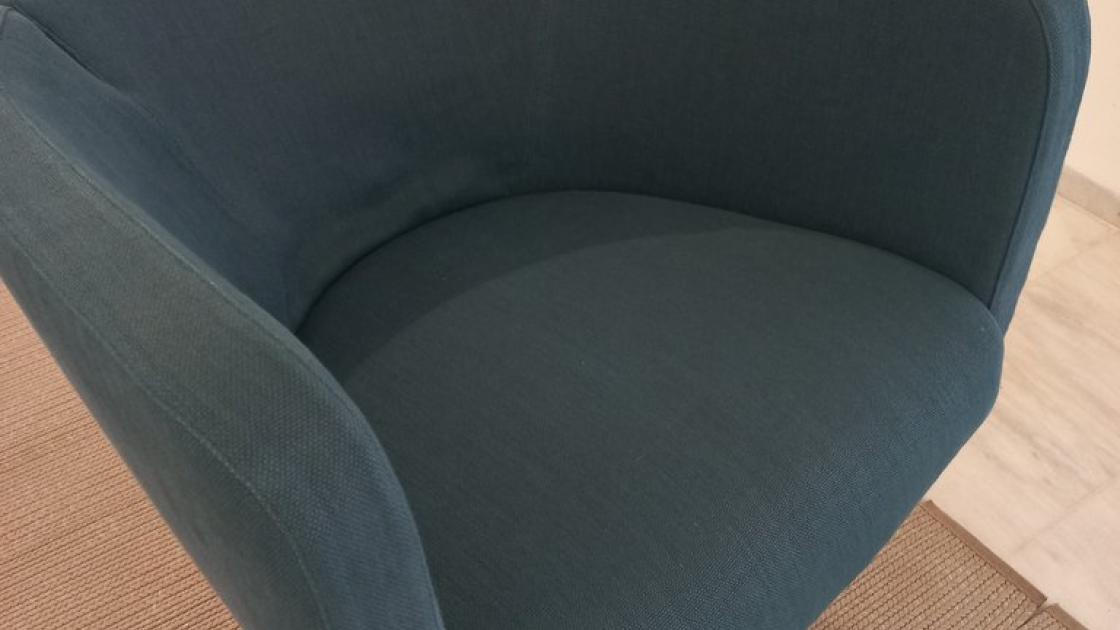Equipamiento para el descanso ergonómico. Sillas con respaldo y reposabrazos.
