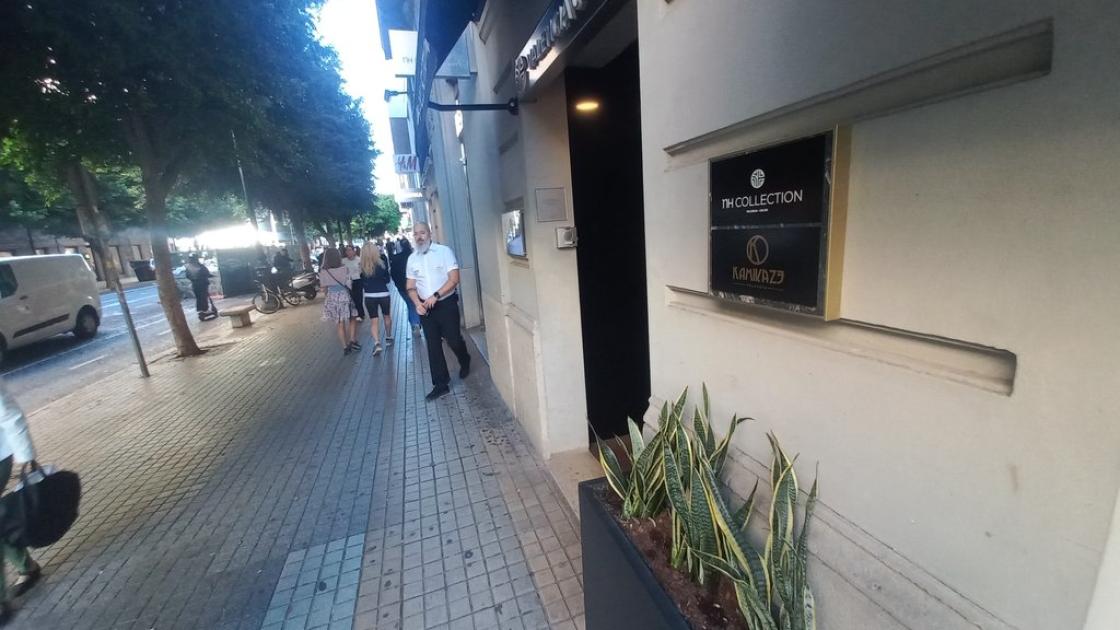 Recorrido de aproximación amplio y libre de obstáculos.