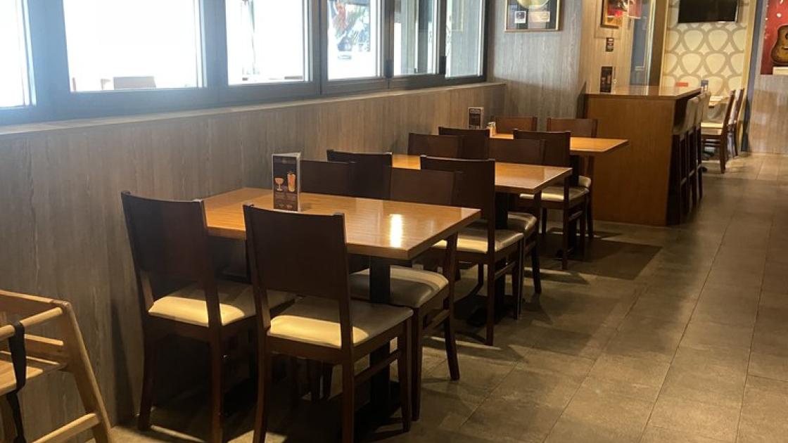 Upper dining room with accessible tables at appropriate height and correct lighting.