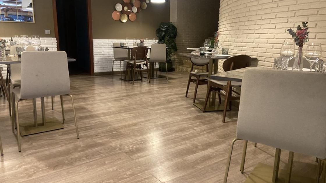 Upper dining room with ample space to move around without issue.