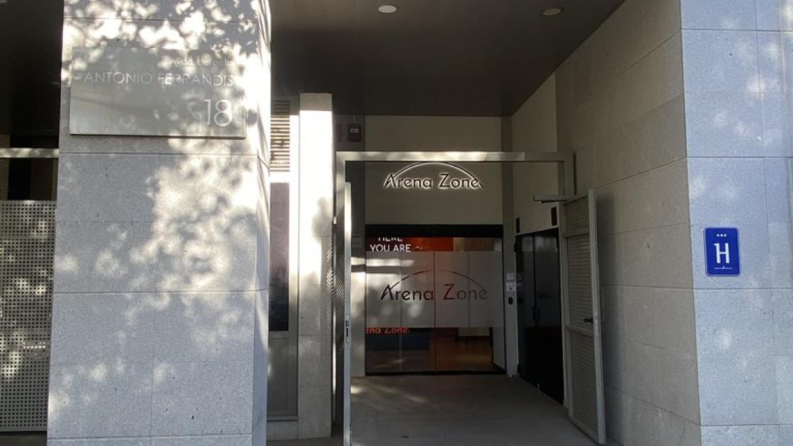 Accessibilitat exterior adequada.