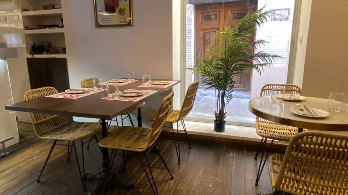 Accessible dining room, accessible tables with appropriate height and proper lighting.