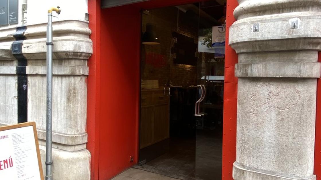 Swing doors with access ramp to the establishment.