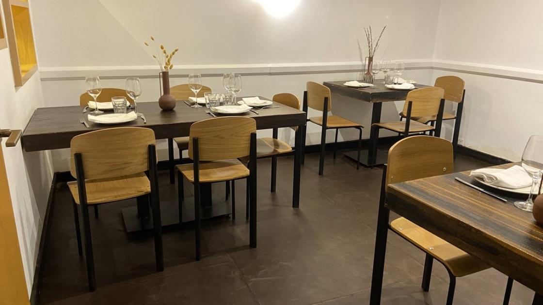 Accessible tables with appropriate height and proper lighting.