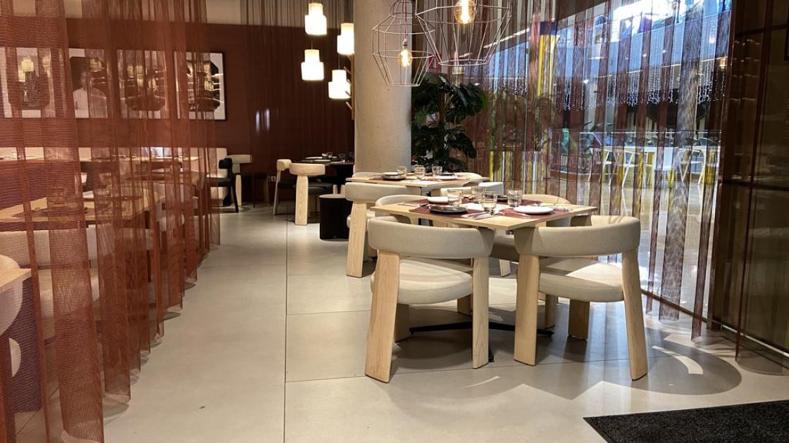 Accessible passage areas with great width to facilitate mobility.