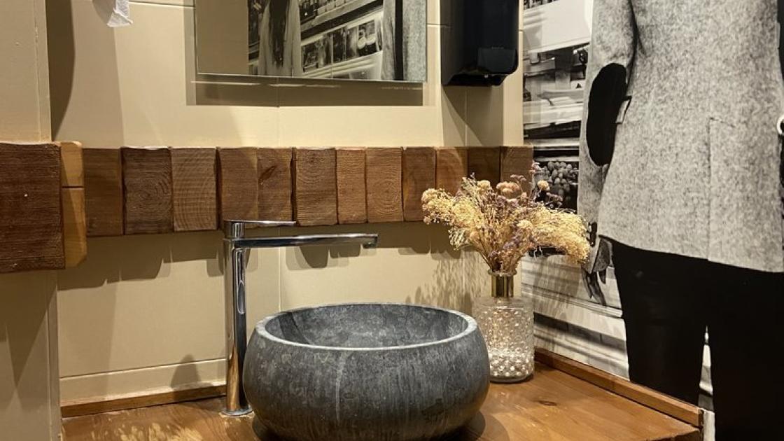 Accessible sink with appropriate height in common adapted bathrooms.