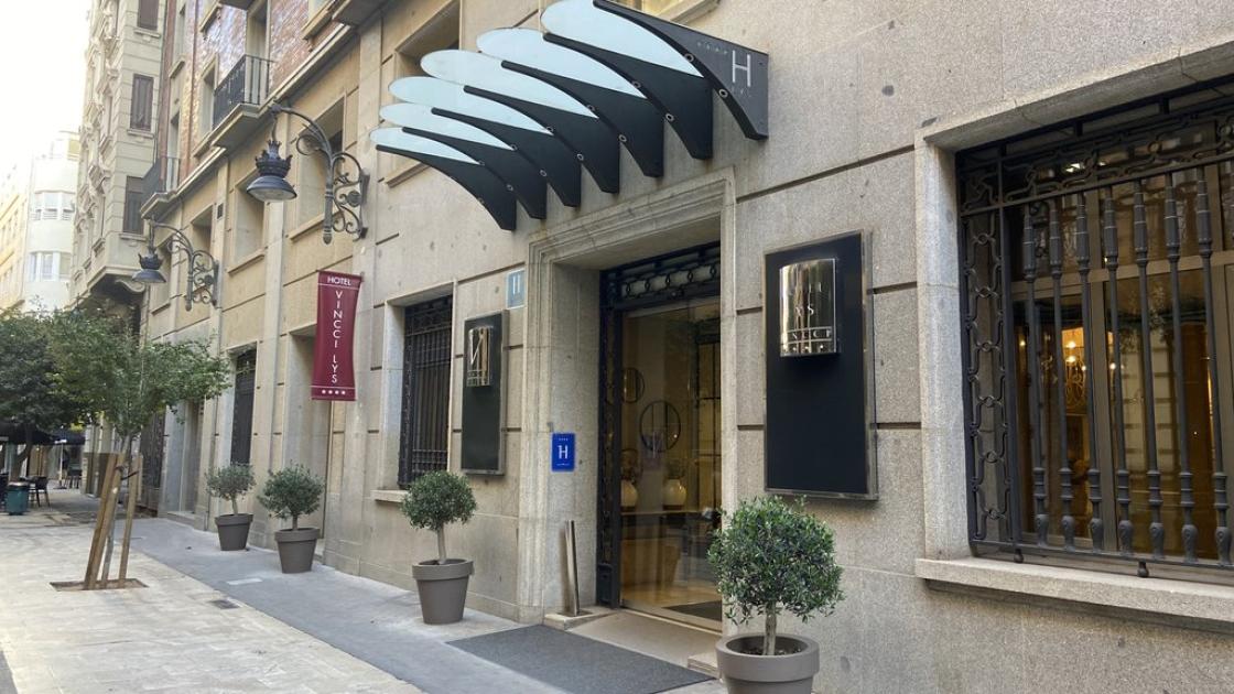 Accessibilitat exterior adequada.