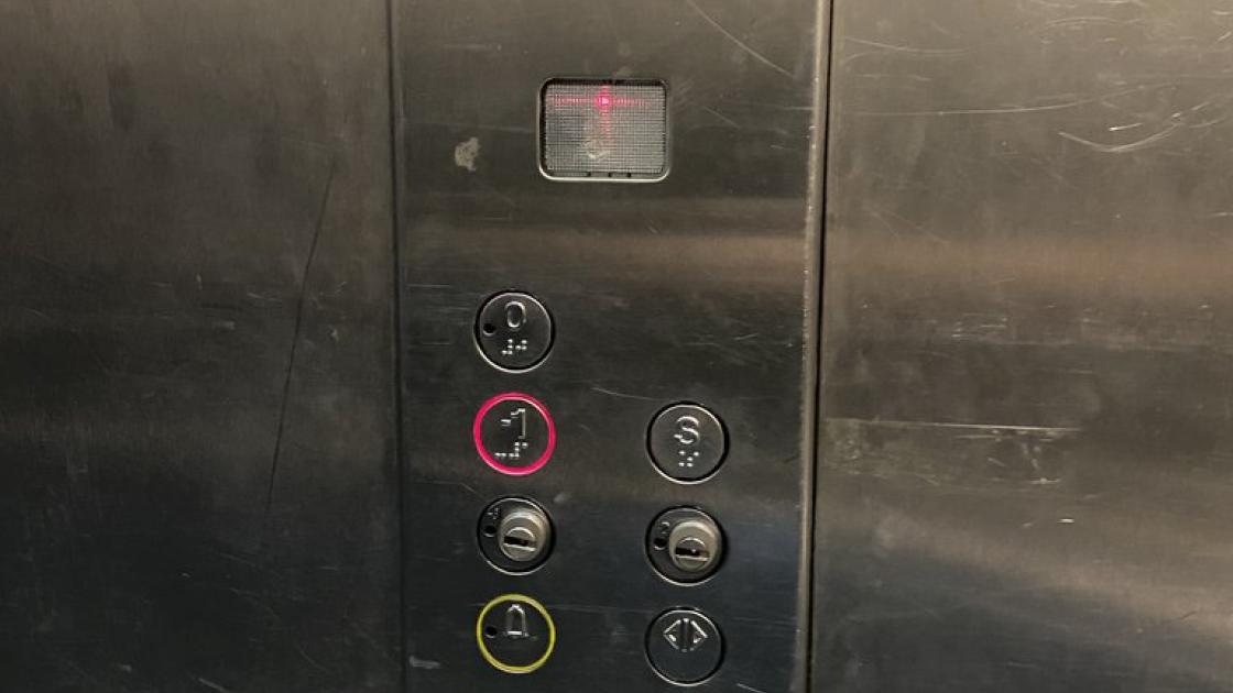 Accessible elevator, equipped with braille buttons and illuminated with the panel at an appropriate height.