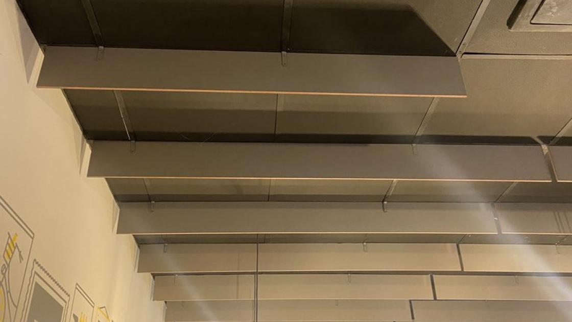Comedor preparado con sistema de insonorización y cancelación de ruido.