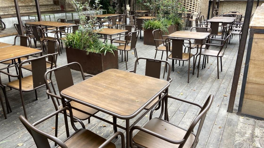 Accessible outdoor terrace, accessible tables with appropriate height.