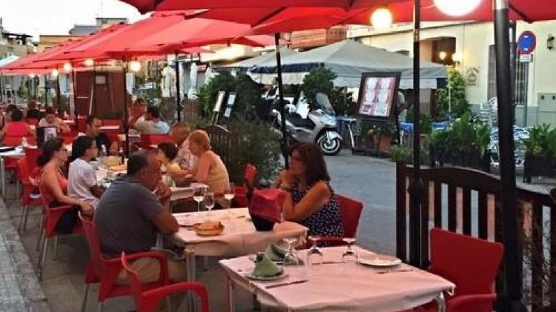 terraza en restaurante el palmar