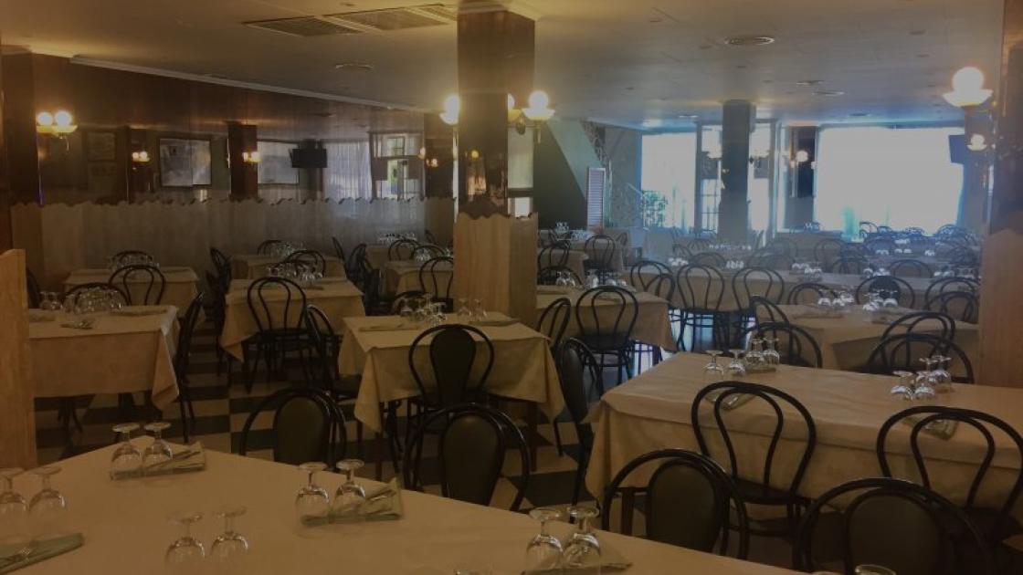 salón interior del restaurante el palmar