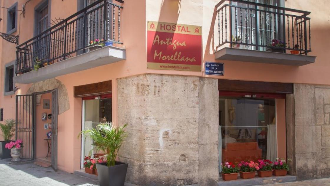 exterior hostal antigua morellana