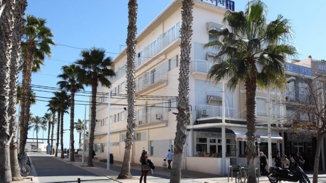 hostal miramar fachada exterior