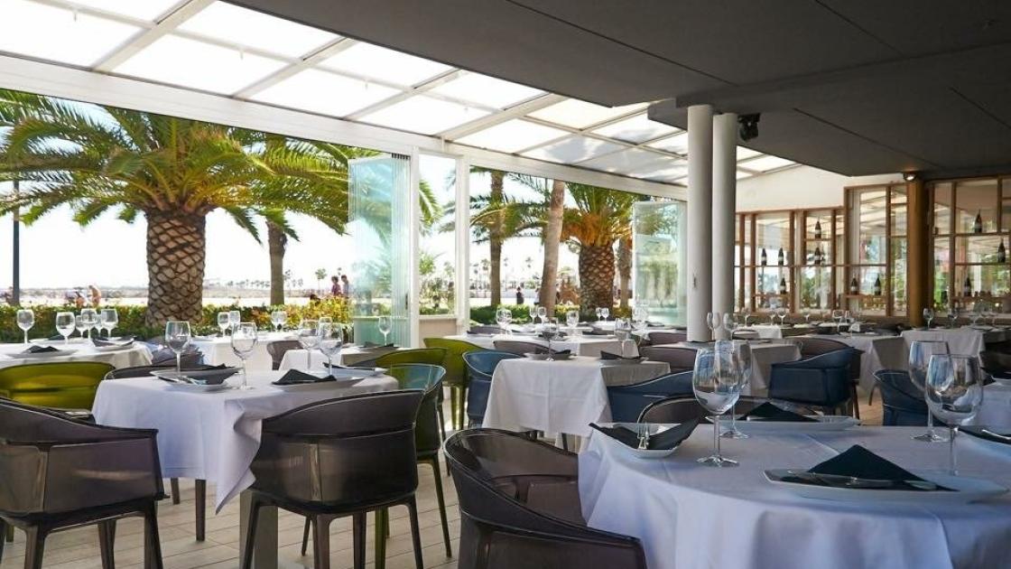 sala restaurante de hostal miramar