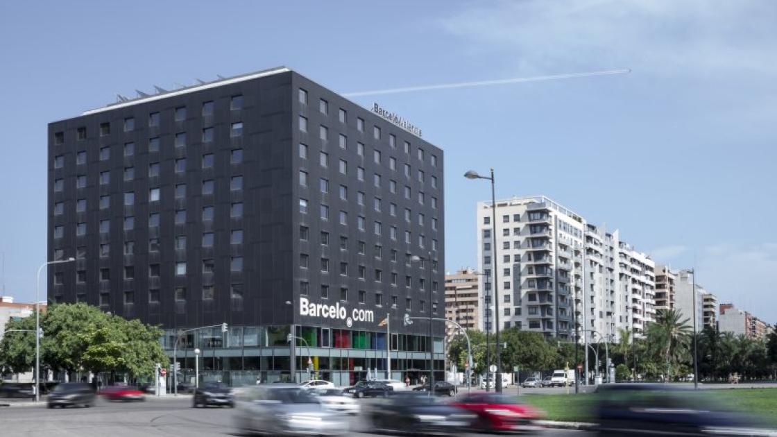 vista exterior edificio del hotel barceló valencia