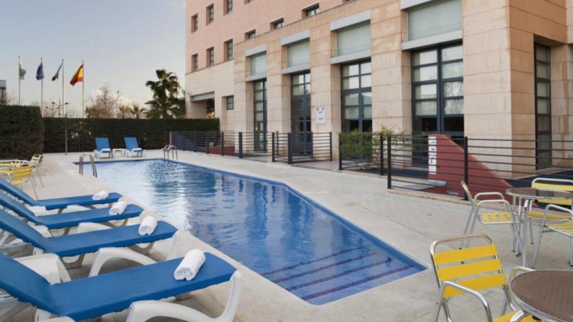 hotel holiday express valencia piscina