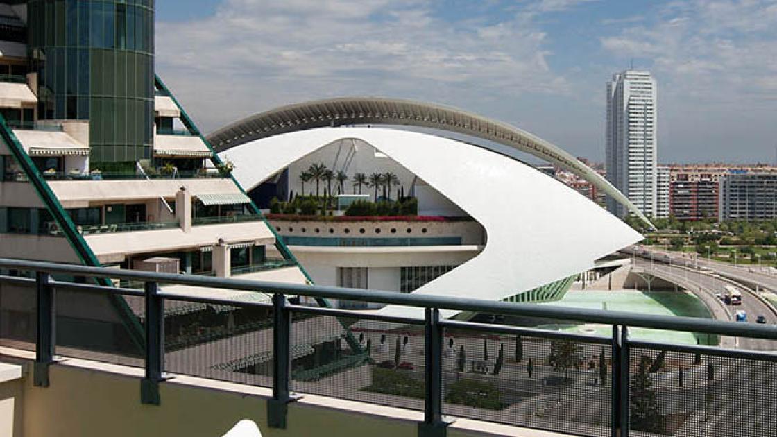 terraza hotel nh las artes