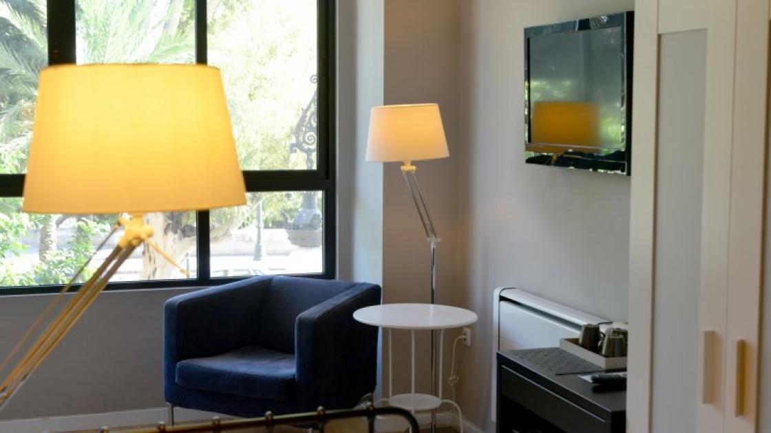 habitacion en el hotel modern jardines del turia