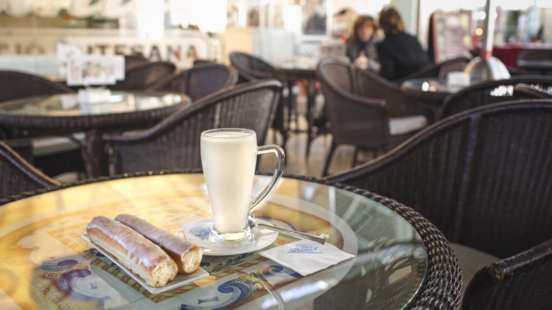 terraza en mercado de colón