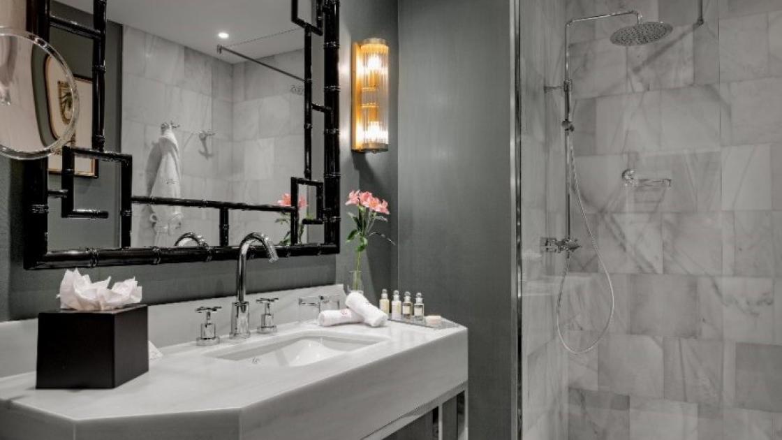hotel nh colon valencia detalle baño