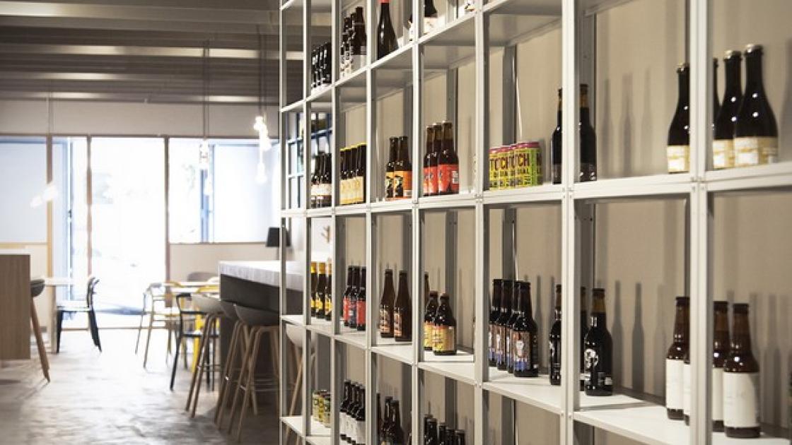 detalle bodega del restaurante olhöps craft brewery