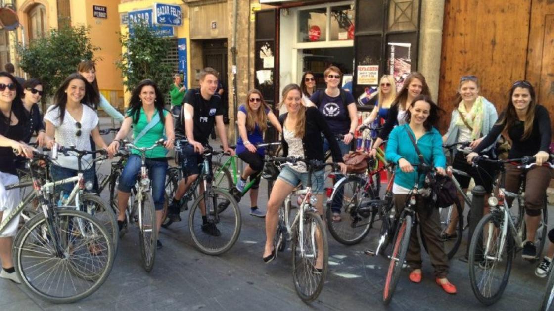 grupo visita guiada en bicicleta
