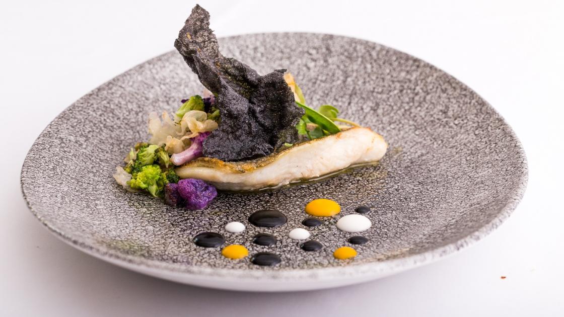 detalle plato en restaurante q tomas