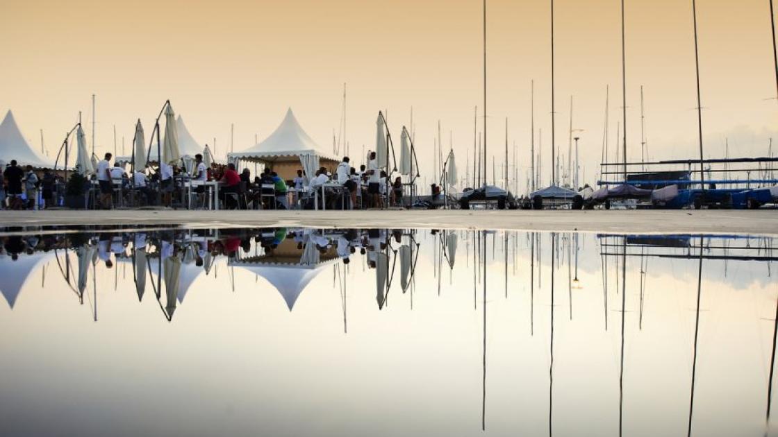 embarcaciones deportivas en puerto de valencia