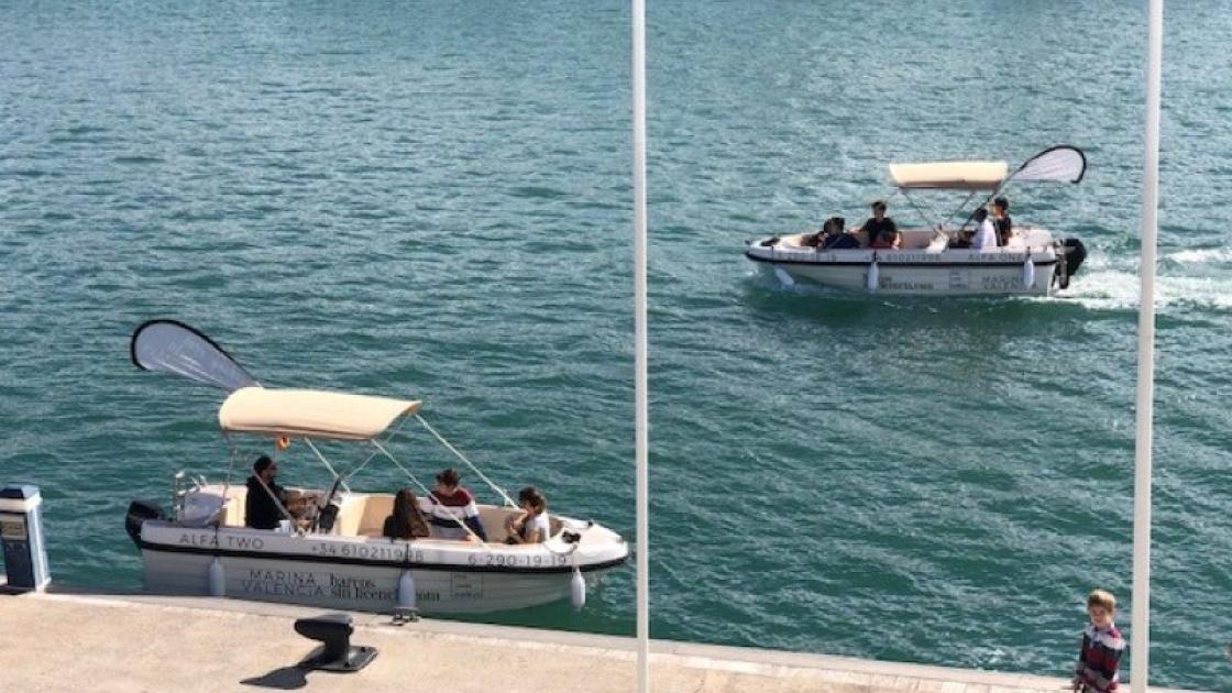 embarcaciones en la dársena la marina valencia