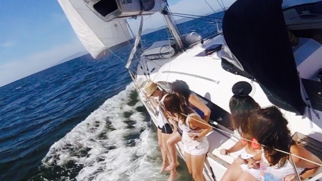 turistas en rent yatch world