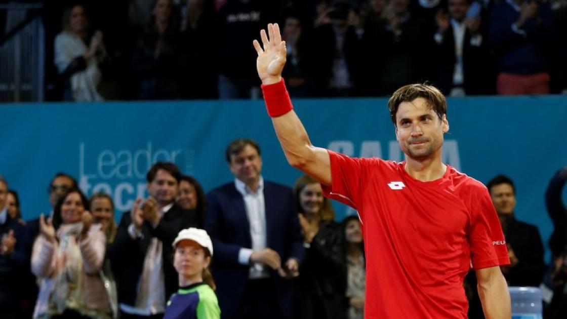 jugadores de tenis durante partido