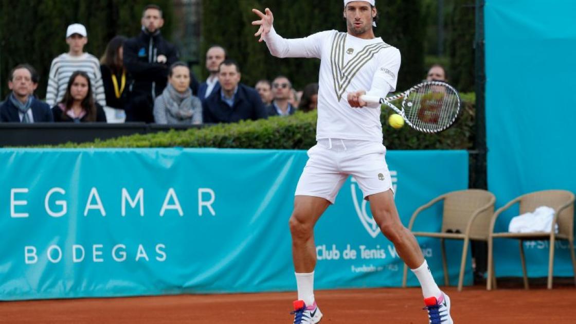 jugadores de tenis durante partido