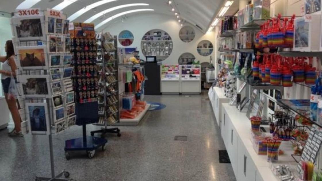 interior de tienda del hemisferic