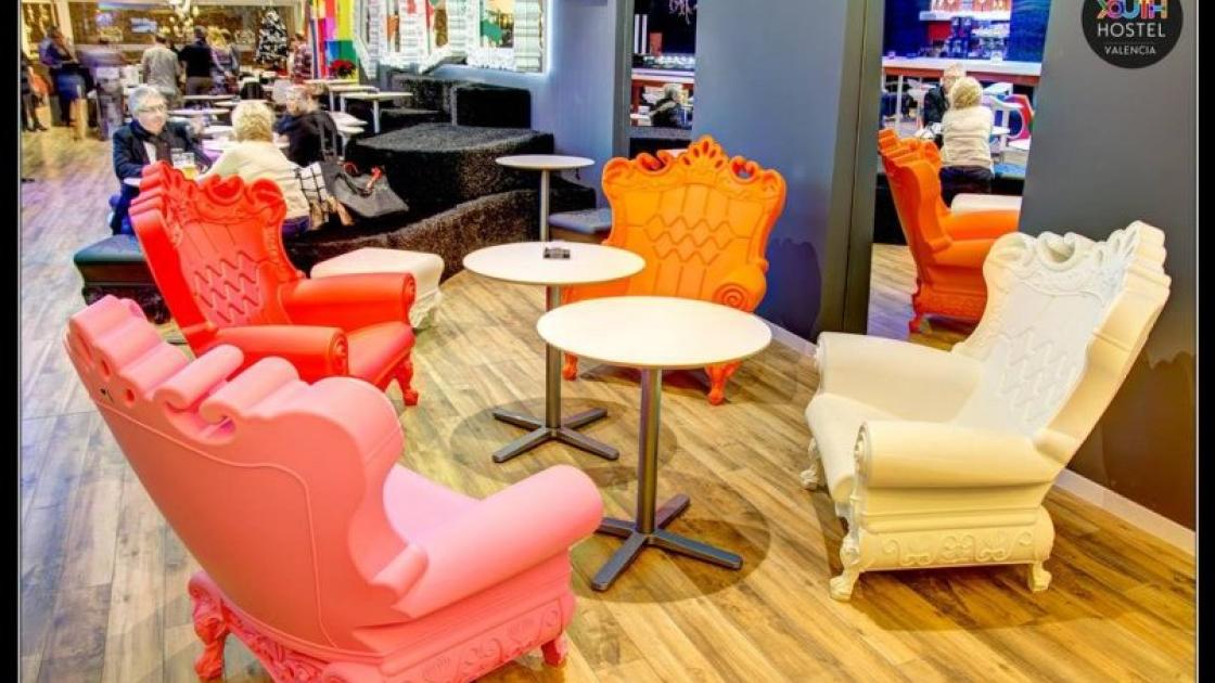 urban youth hostal detalle sofas